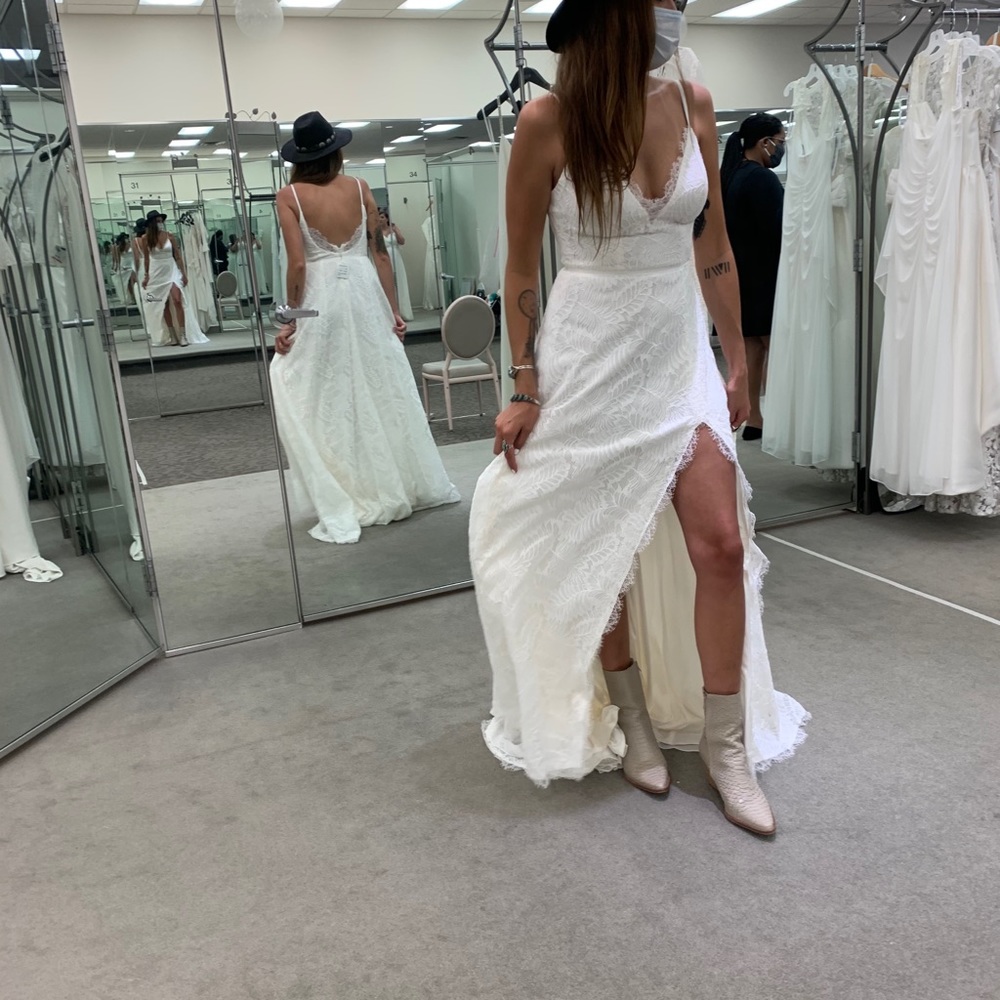 Size 4 unaltered boho wedding dress - Picture 2 of 3